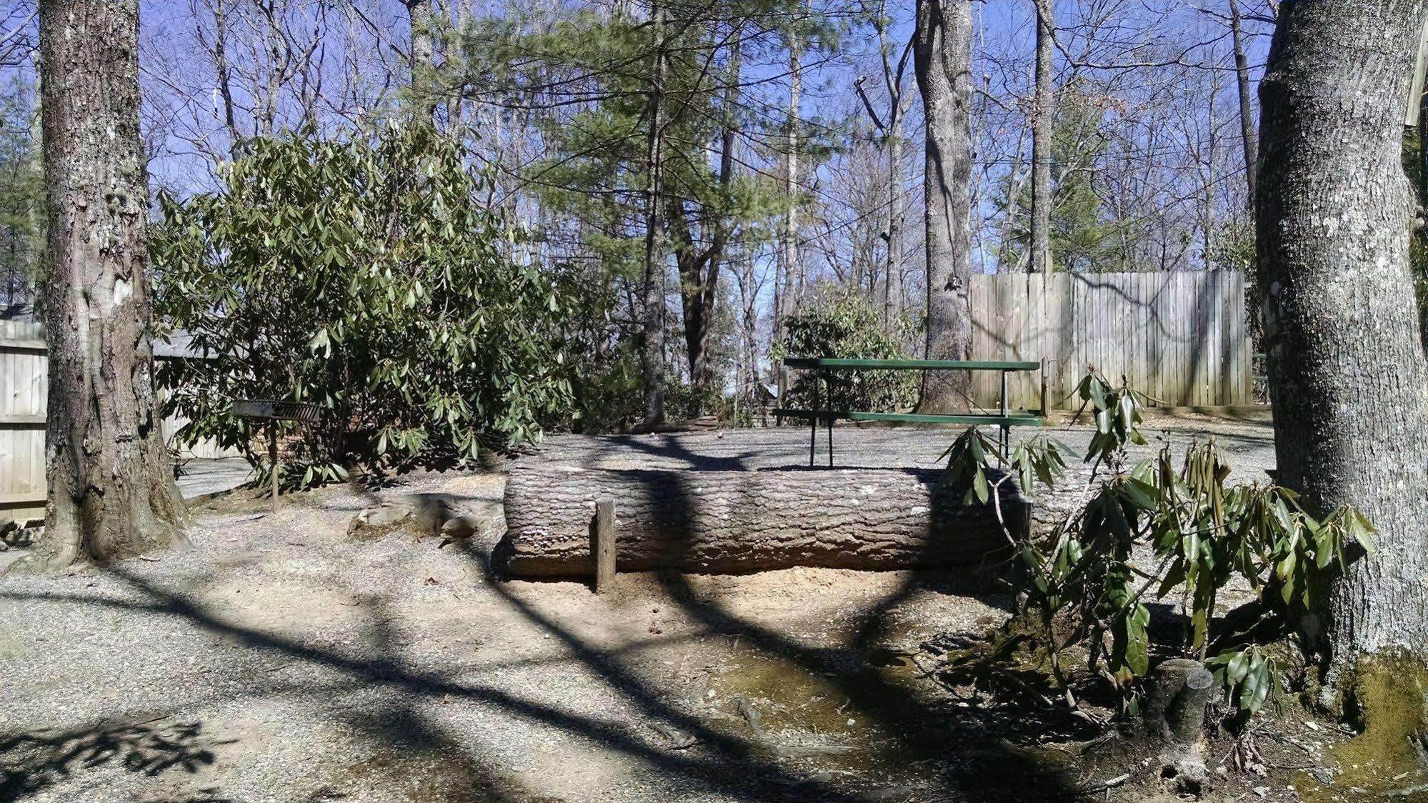 Linville Falls Campground, Rv Park, And Cabins Exterior photo